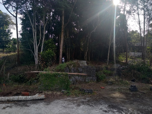 Terreno De 1000m² Em Condomínio Fechado Em Ibiúna Com Construção Semi-pronta!
