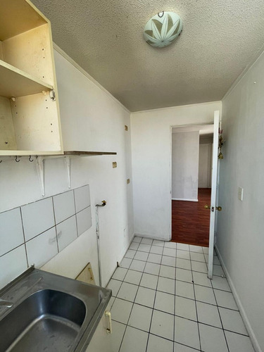 Departamento En Calle Arturo Prat, Metro Matta, Santiago.