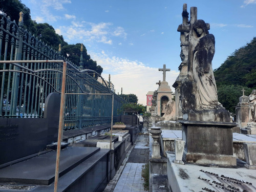 Vendo Jazigo Perpétuo No Cemitério São João Batista, Ótima Localização, Bela Escultura E Adornos