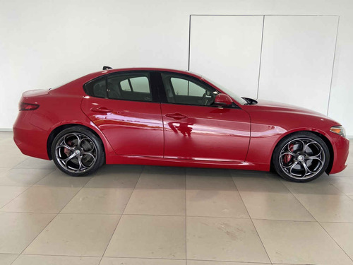 Imagen 6 de 10 de Alfa Romeo Giulia 2018 4p Giulia Ti V6/2.0 Aut
