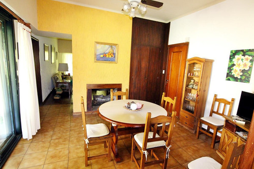 Imagen 9 de 30 de Chalet 7 Ambientes Venta Con Suite Jardin Terraza Piscina Quincho Y Cochera En Olivos