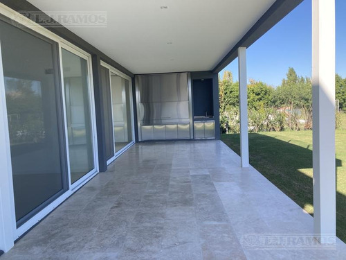 Imagen 6 de 13 de Casa En Venta En El Golf
