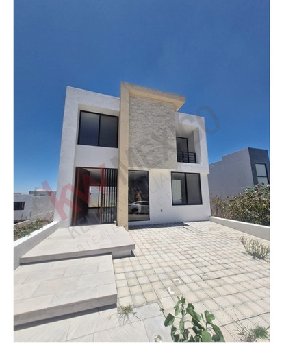 Casa En Venta En Nuevo Refugio Con Recámara En Planta Baja Con Baño