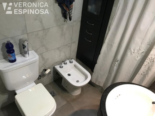 Casa De Tres Ambientes En Venta, Isidro Casanova. Sobre Lote De 11 X 20 En Excelente Estado!