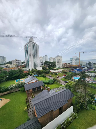 Apartamento En Venta En Torre Esmeralda De 3 Dormitorios , En Punta Del Este
