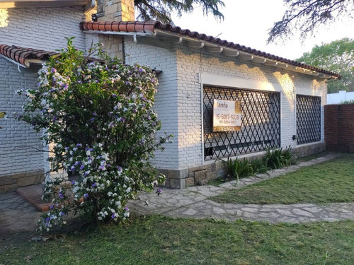 Venta Chalet 4 Ambientes Con Quincho En Burzaco