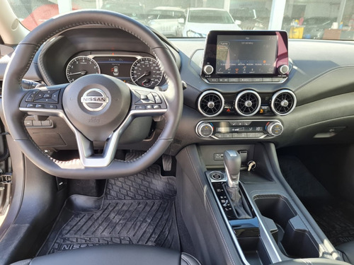 Imagen 14 de 25 de Nissan Sentra Exclusive Cvt (c)