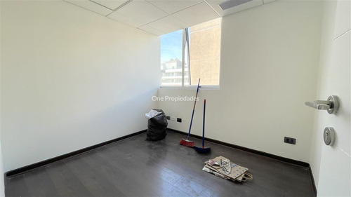 Oficina Arriendo Clinica Las Condes Moderna 2p 2e 1b Estoril