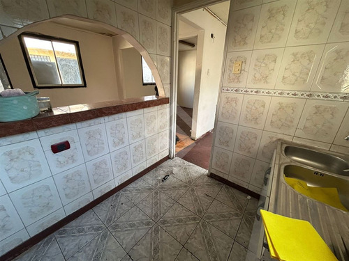 Casa En Venta De 5 Dorm. En La Cisterna
