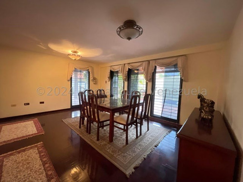 Casa En Venta Maracay Urb Andres Bello Con Piscina Y Parrillera En Buenas Condiciones Zona Norte Kg:24-24527