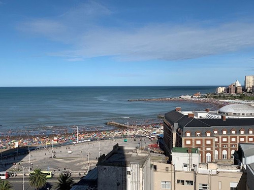 Imagen 2 de 13 de 3 Amb Con Balcón Francés Reciclado Y Vista Al Mar