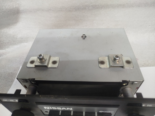 Autoestereo Clarion Radio Nissan 2 Canales (Usado)