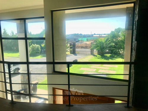 Casa En Venta En Oferta De 5d 5b De 579 M2 En Unihue Talca