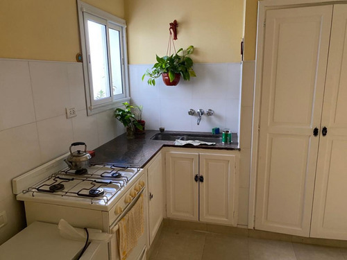 Casa Adaptada Oficina, 6 Despachos. Castelli Y Arenales, Reciclada.