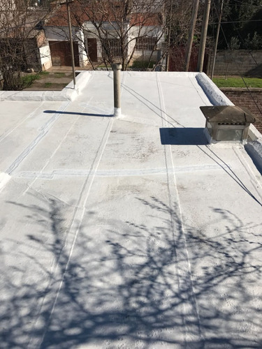 Vendo Casa Ph De Dos Dormitorios Con Placard, Baño, Cocina-comedor Amplio Y Patio. Cochera Cerrada. Propietario Directo. Apta Credito. Planos Actualizados
