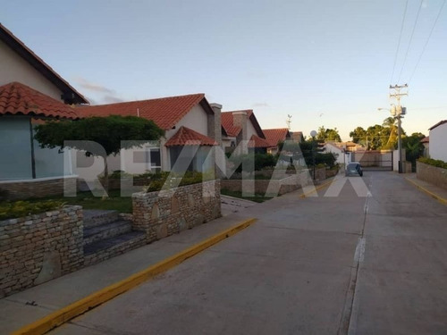 Imagen 4 de 13 de Re/max 2mil Vende Hermosa Casa En Los Cerritos - Isla De Margarita