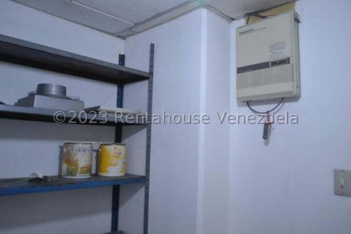 Vendo Amplia Y Cómoda Oficina Totalmente Tabicada Y Bien Definida Sus Áreas La Urbina !!! Contáctame...!!