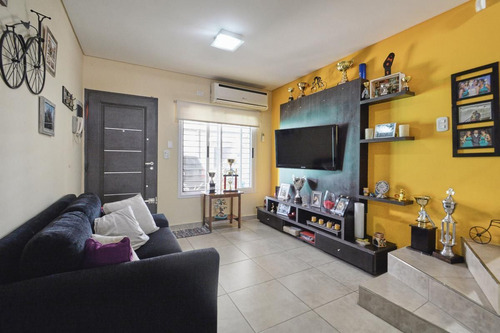 Duplex En Venta Cochera Y Jardín En Ituzaingó
