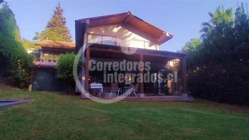 Casa En Venta De 5 Dorm. En Las Condes