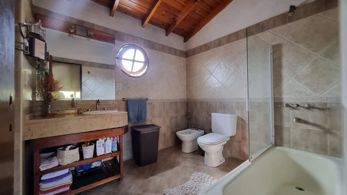 Casa 5 Ambientes Pileta Lavadero Cochera Y Quincho