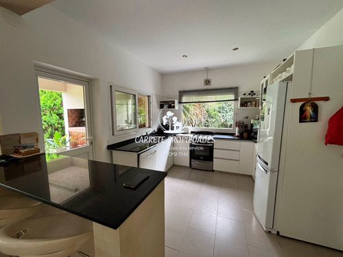 Casa En Venta Los Jazmines De 3 Dormitorios Y Dependencia. Pilar Del Este.
