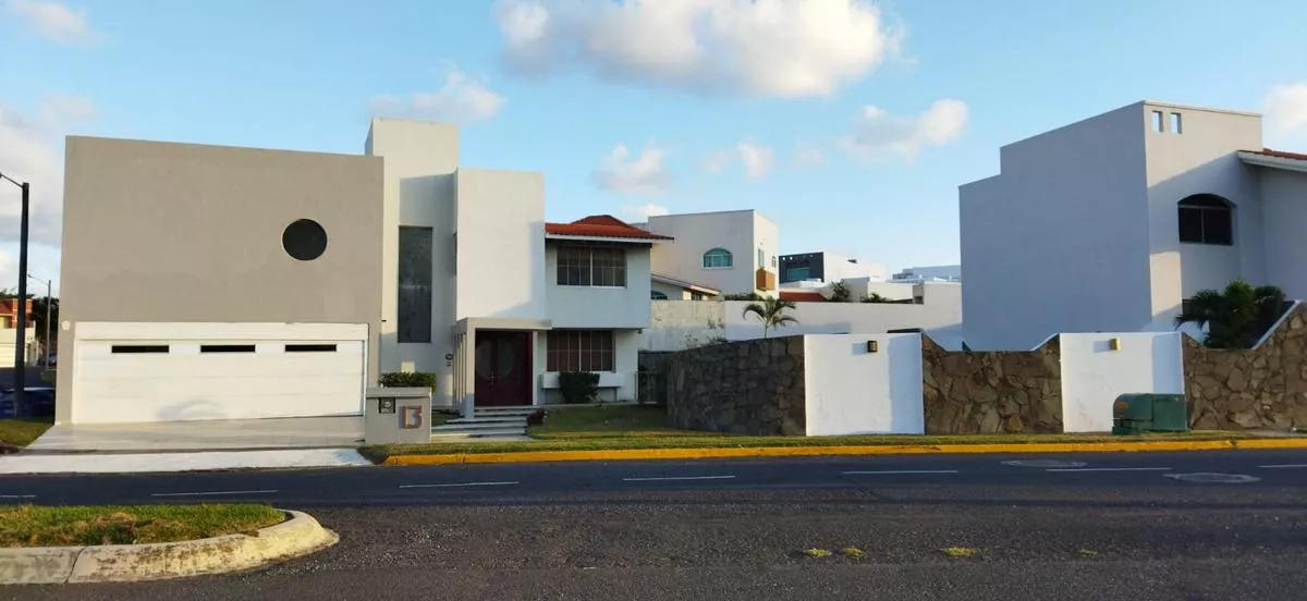 Casa En Venta En Playas Del Conchal Recámara Planta Baja, Alberca, Amplio Jardín