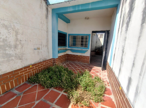 Imagen 4 de 8 de Casa En La Encrucijada Los Overos. Urb Araguaney 04128900222