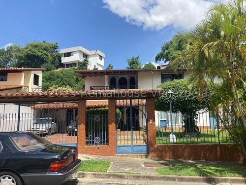 Se Vende Casa En Macaracuay. Urbanización Cerrada Con Vigilancia 24 Horas.  24-6803. Cs.