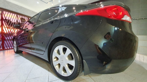 Hyundai Elantra 2012