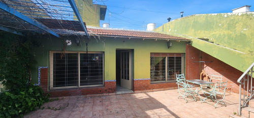 Casa 3 Amb. En Contra Frente - 2 Locales La Frente - Todo En Block - 232 M² Edif. - Ramos Mejia