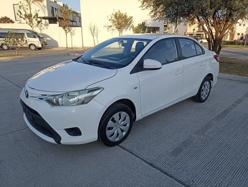 Toyota Yaris 1.5 Core Sedan Mt
