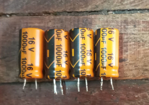 Kit De Condensadores Electroliticos Pequeños (Usado)