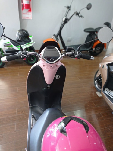 Imagen 9 de 25 de Moto Grace Scooter Electrica Litio No Motomel Strato Lucky