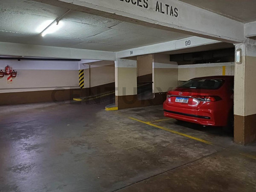 Venta De Cochera Fija En Almagro. Excelente Ubicación Y Seguridad.