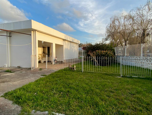 Dos Casas A La Venta En El Mismo Padrón. Ambas Alquiladas.