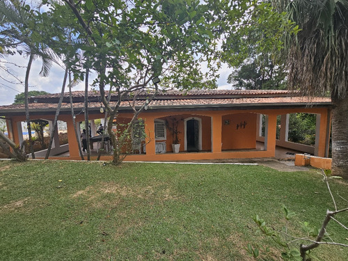 Belíssima Chácara Formada Com 2.400m2