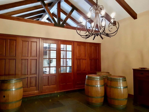 Estilo Colonial Con Increíble Vista Al Cerro La Campana