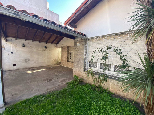 Imagen 2 de 25 de Venta Casa Quilmes Oeste 3 Amb Jardin Y Cochera