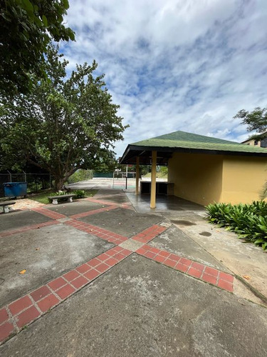 Venta De Town House Las Bonitas