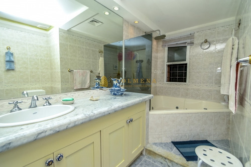 Casa De Cuatro Dormitorios En Venta Punta Del Este- Ref: 2579