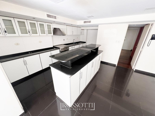 Exc. Piso De 4 Ambientes C/ Balcón Terraza - Gran Patio C/ Quincho - 4 Cocheras - Baulera