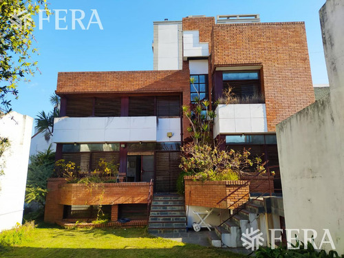 Venta De Casa De 4 Ambientes Con Cochera, Jardin Y Patio Con Parrilla En Wilde