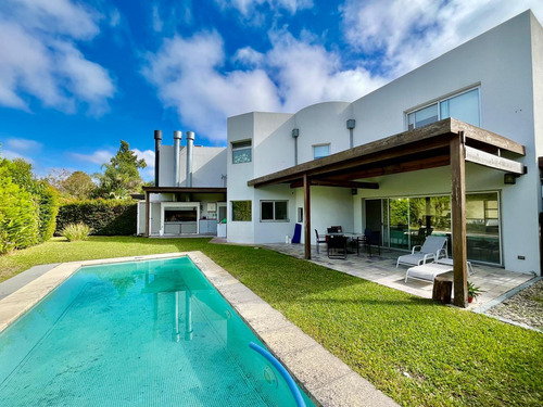 Casa En  Venta En Barrio Cerrado El Atardecer, Tigre, Rincón De Milberg, 4 Dormitorios