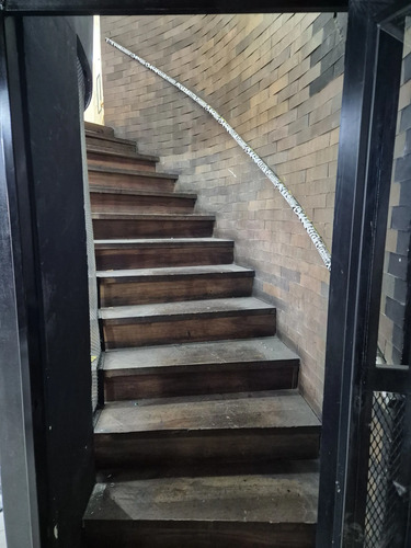 Metro Los Leones, Nueva Lyon A La Calle, Alto Flujo Peatonal