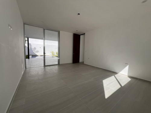 Casa En Venta Merida, Privada, De 659 Mt De Construccion.
