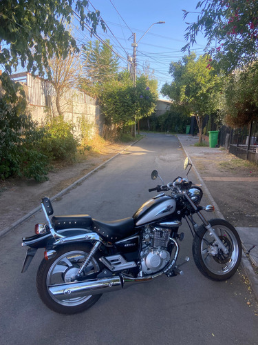 Moto Suzuki Gz150