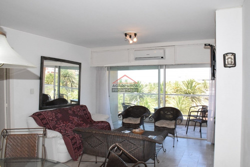 Apartamento En Peninsula 2 Dormitorios- Ref: 4785