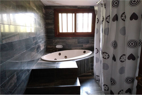 Casa / Hostal En Venta Sierra De Los Padres 11amb.