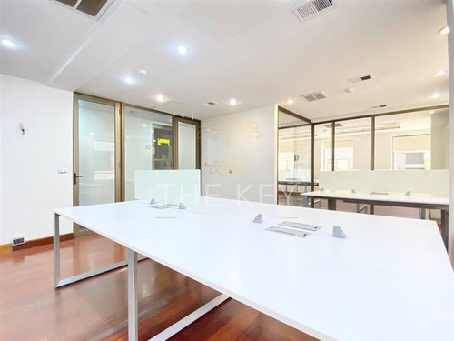Imagen 16 de 24 de Oficina Arriendo 14 Espacios De Trabajo - El Golf Las Condes