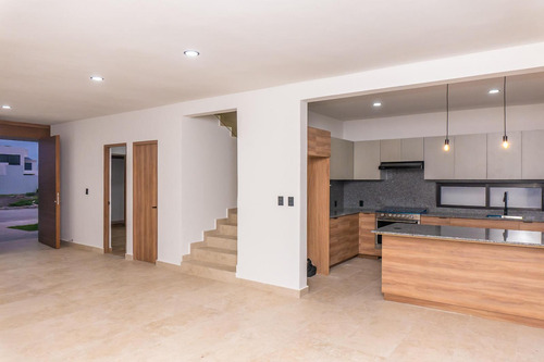 Lomas Del Dorado Casa En Venta Con Amplio Jardín Y Bonitos Acabados